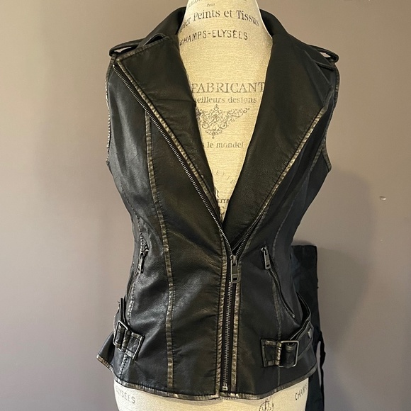 NWT! NEVER BEFORE WORN!‎ COALITION LA VEST - Picture 1 of 6